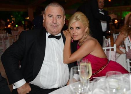 Surpriză: Elena Udrea a divorţat!